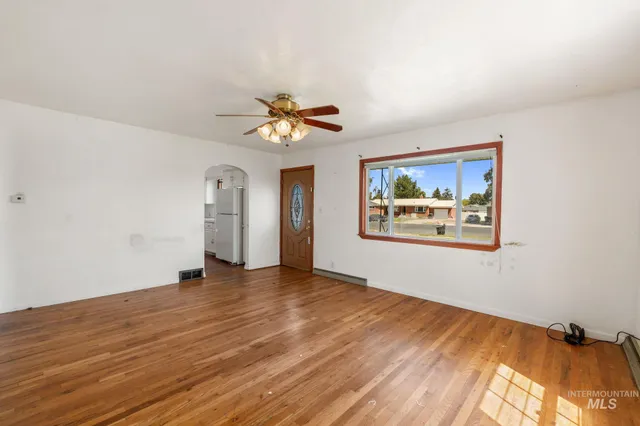 $415,000 | 570 South Park Avenue, Shelley, ID 83274