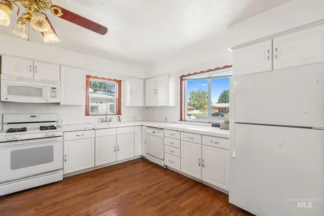 $415,000 | 570 South Park Avenue, Shelley, ID 83274