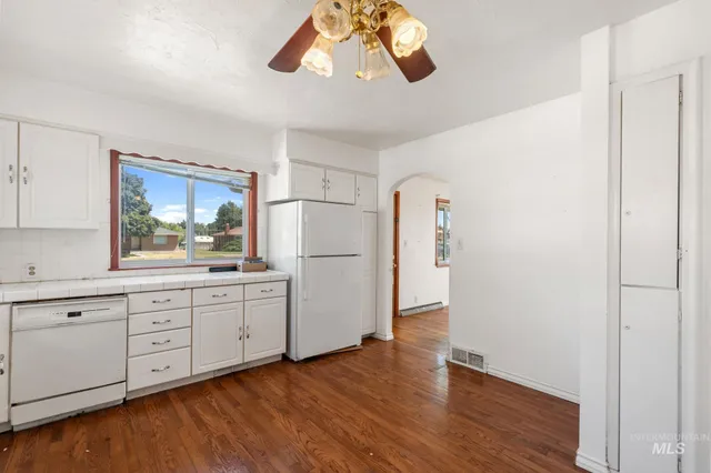 $415,000 | 570 South Park Avenue, Shelley, ID 83274