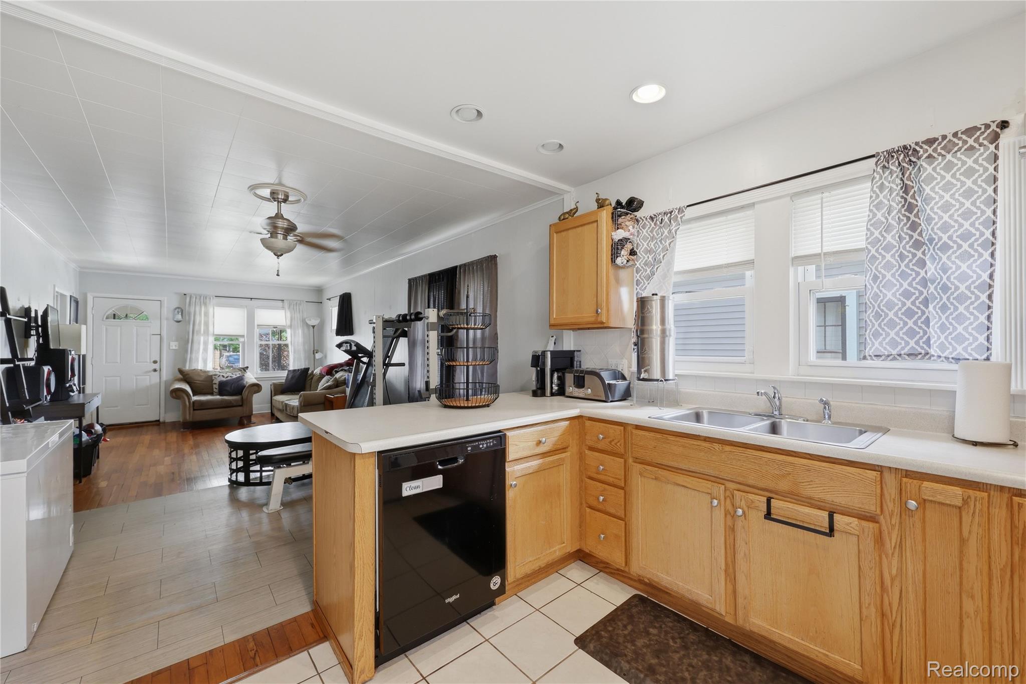 1630 Gordon Street Port Huron, MI 48060 - Photo 12 of 25 gordon-12.jpg