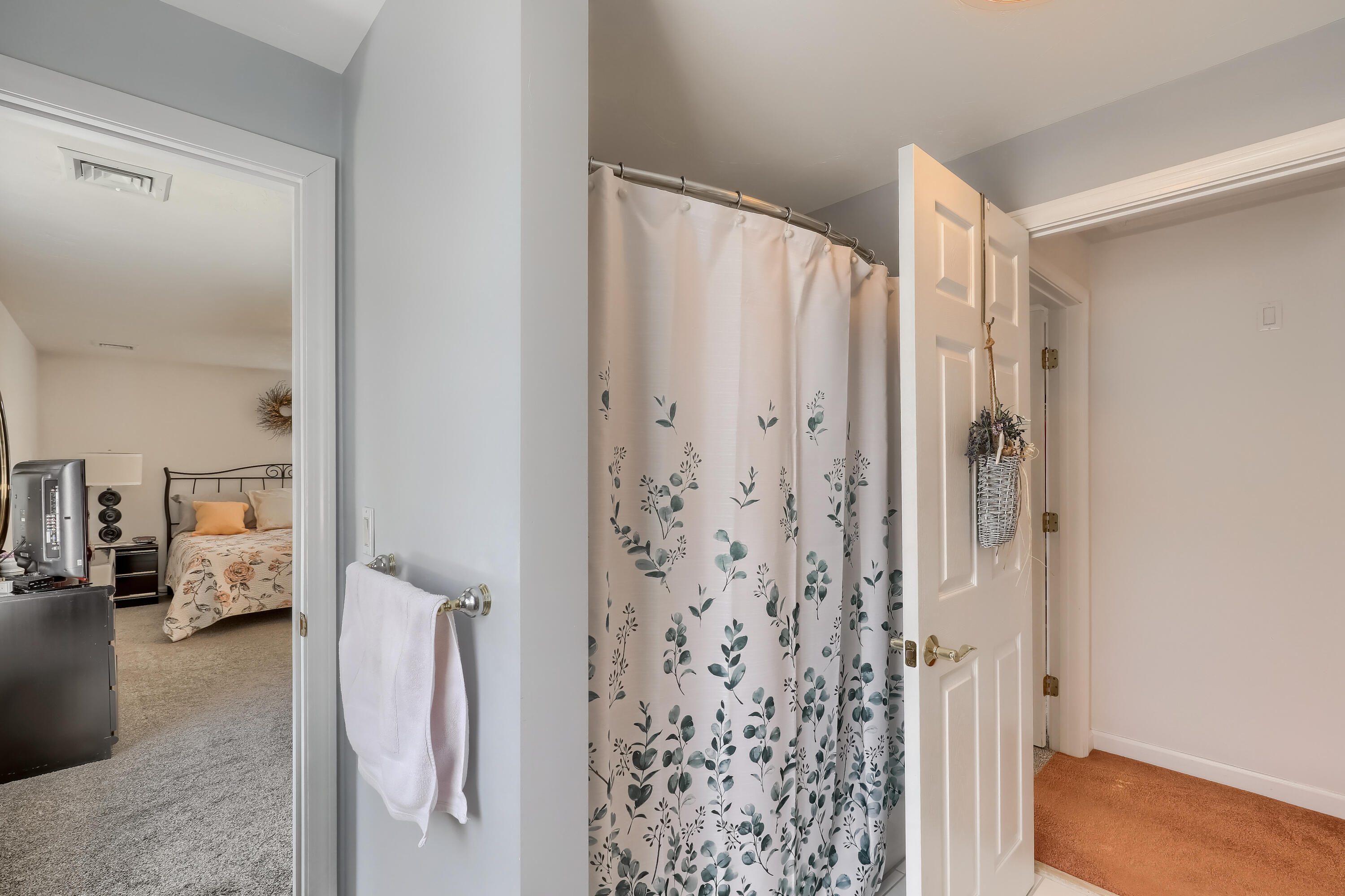 57 Fox Hill Road Mashpee, MA 02649 - Photo 17 of 23 a bathroom with a shower and a tub