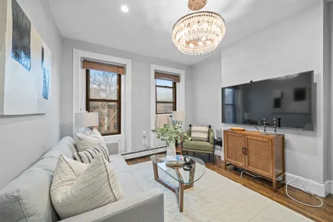 $739,900 | 297 Pavonia Avenue, Unit 3B, Jersey City, NJ 07302