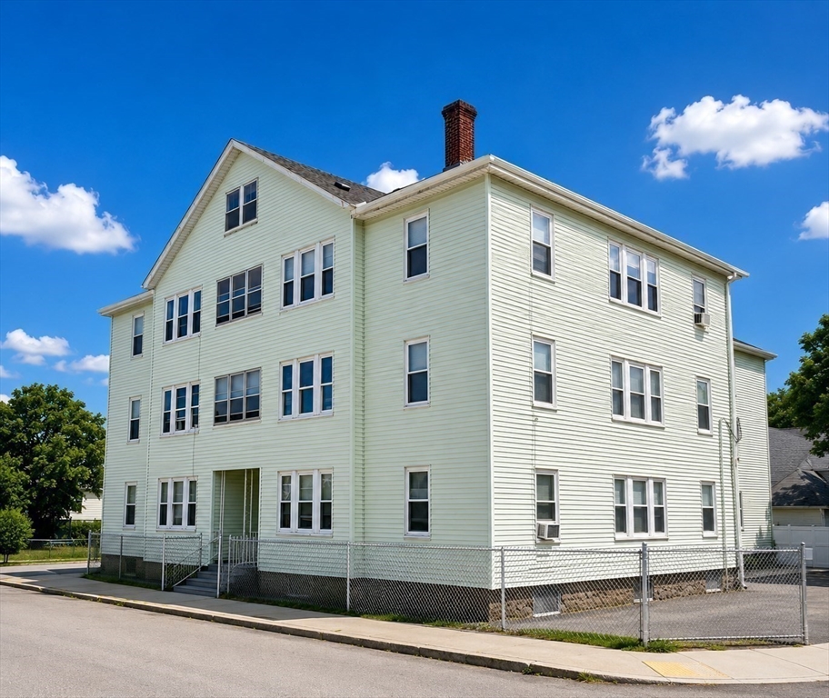 18 Caprera Road Worcester, MA 01604 - Photo 4 of 28