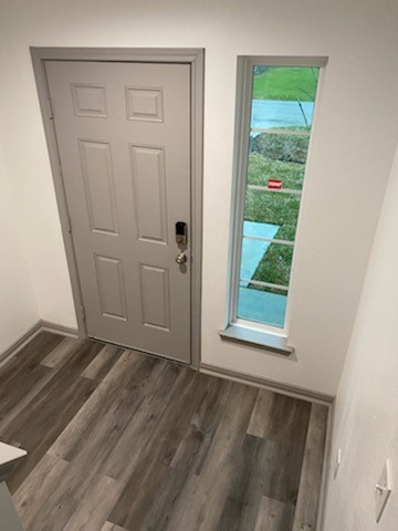 8105 Corinth Street, Unit B Houston, TX 77051 - Photo 6 of 26 an empty room with windows