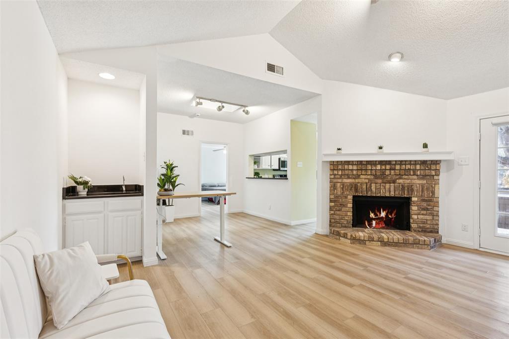 5200 Martel Avenue, Unit 16C Dallas, TX 75206 - Photo 3 of 30