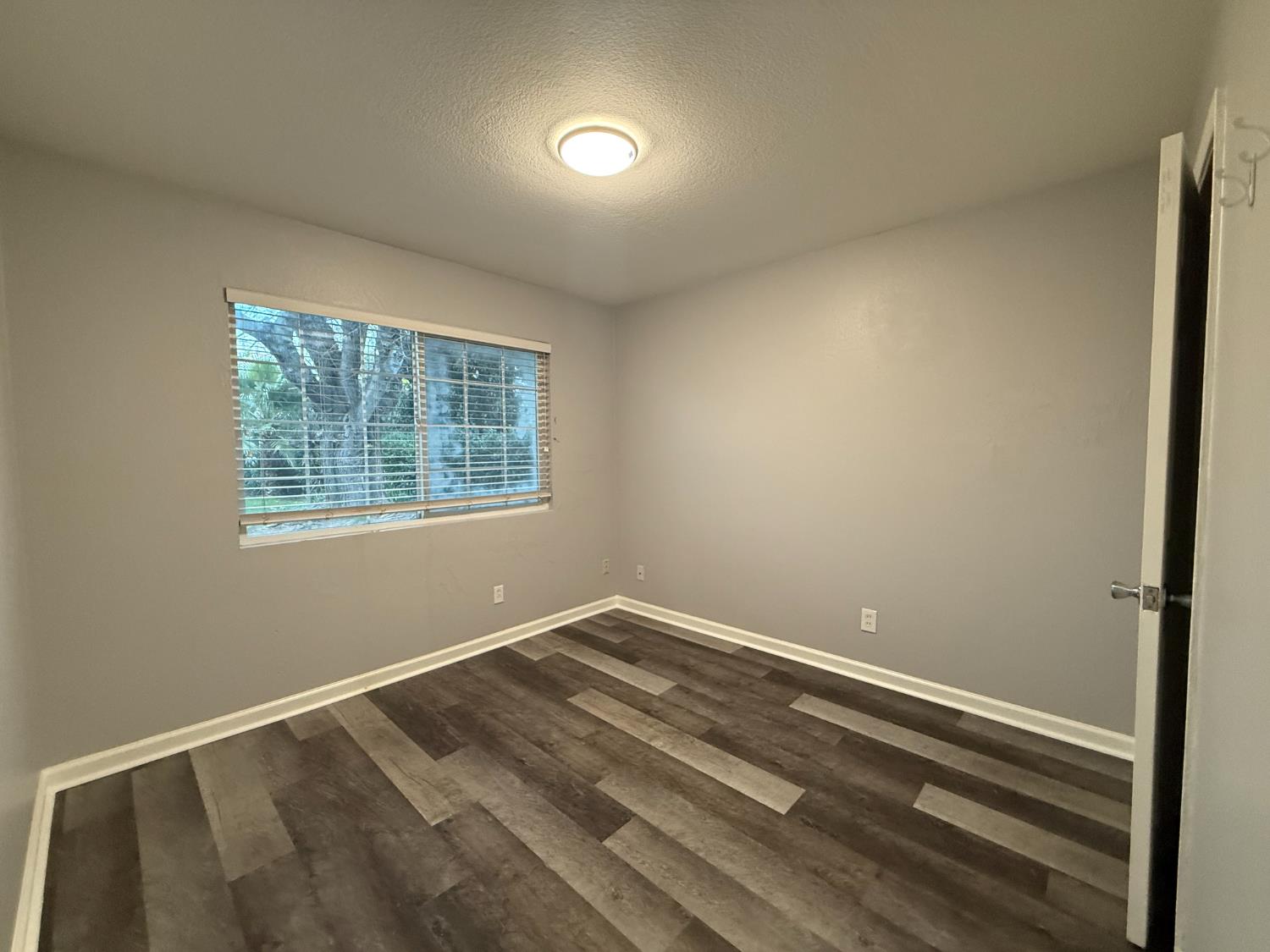 5530 Kenneth Avenue Carmichael, CA 95608 - Photo 12 of 42