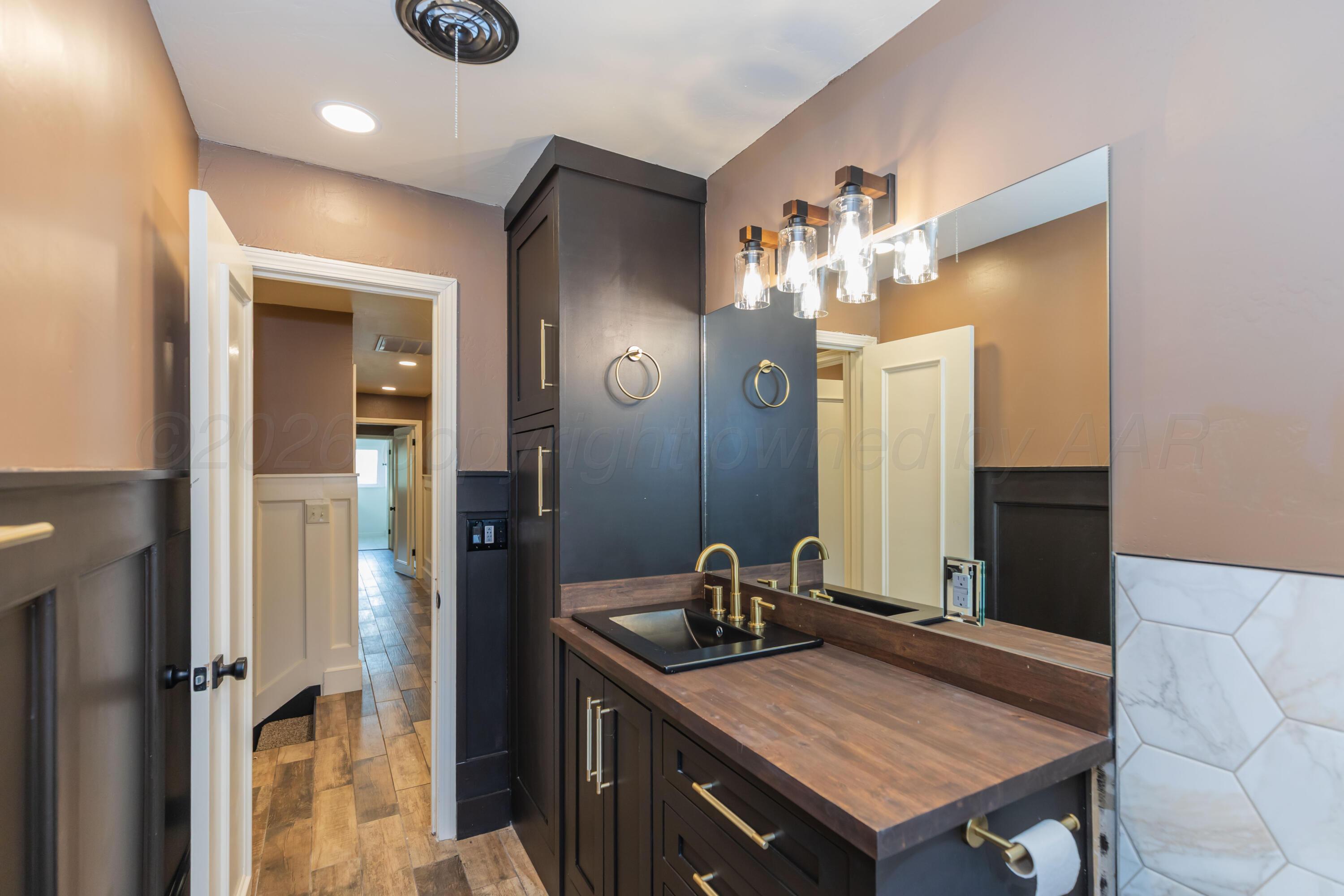 6117 Gainsborough Road Amarillo, TX 79106 - Photo 14 of 69 BATHROOM 3