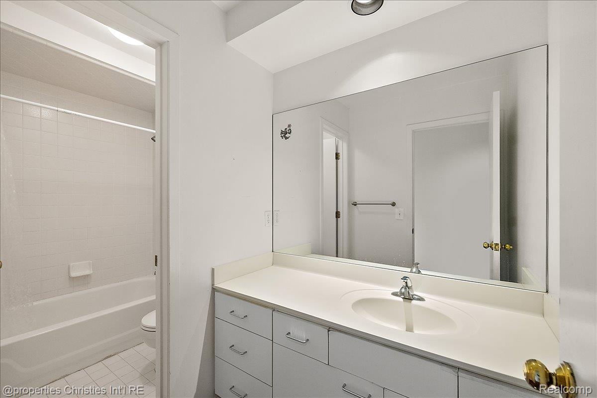 2635 Dorchester Road Birmingham, MI 48009 - Photo 25 of 44