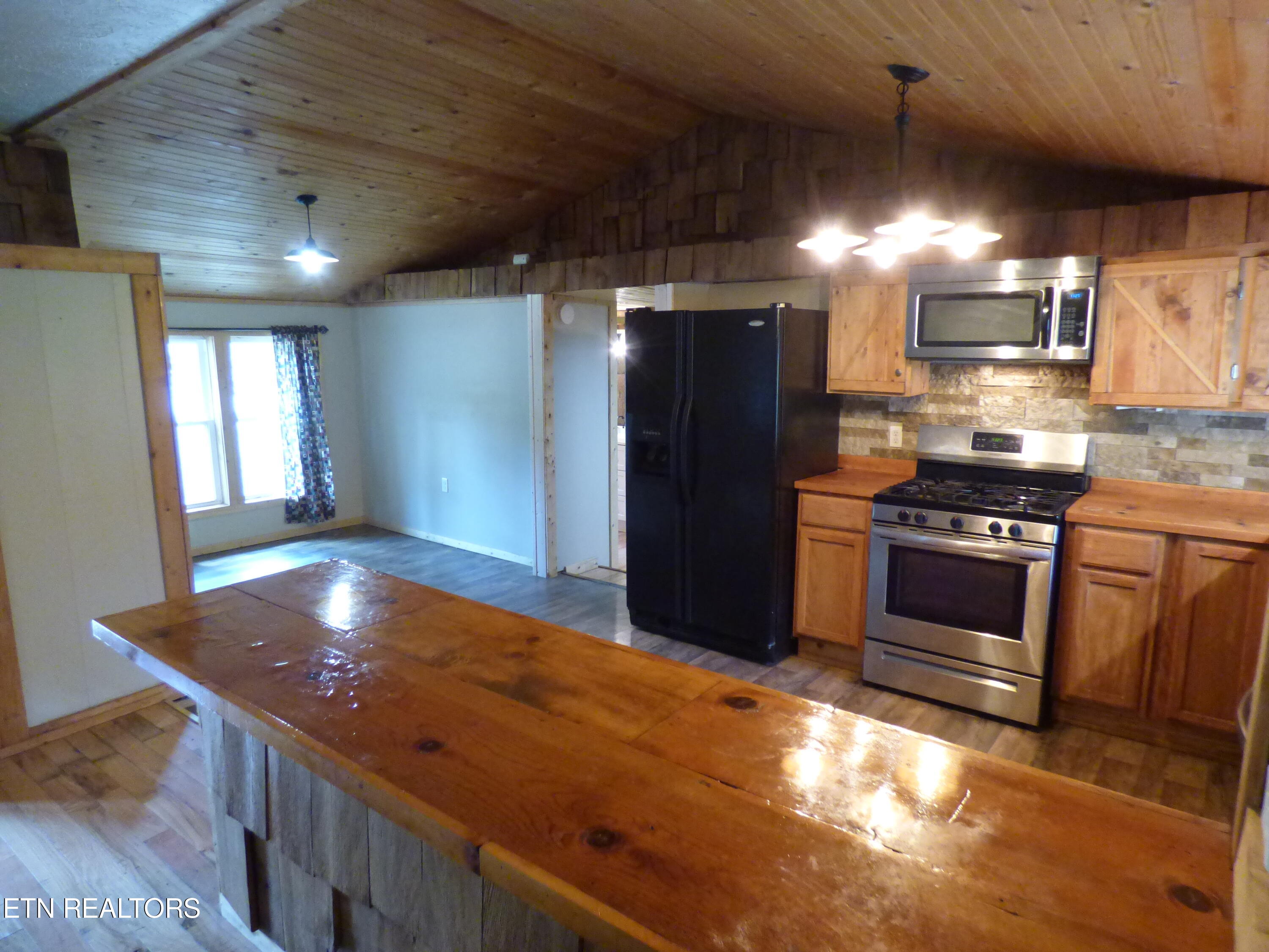 98 Tennessee Stone Road Crossville, TN 38555 - Photo 8 of 55 P1070832