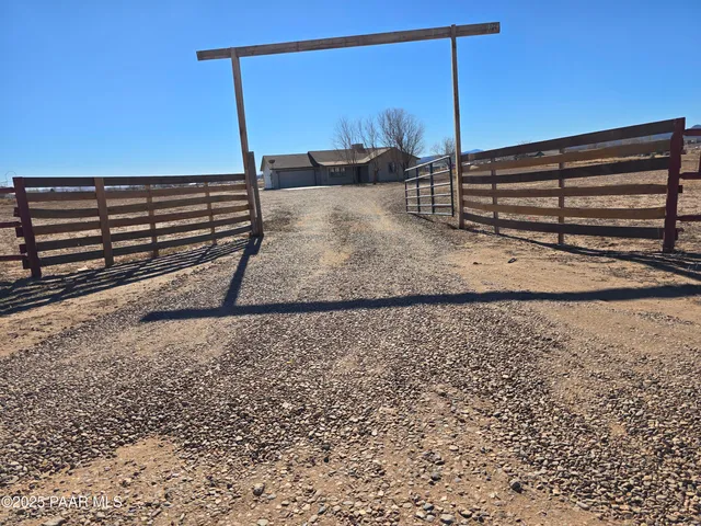 $460,000 | 2725 West Bayberry Drive, Paulden, AZ 86334