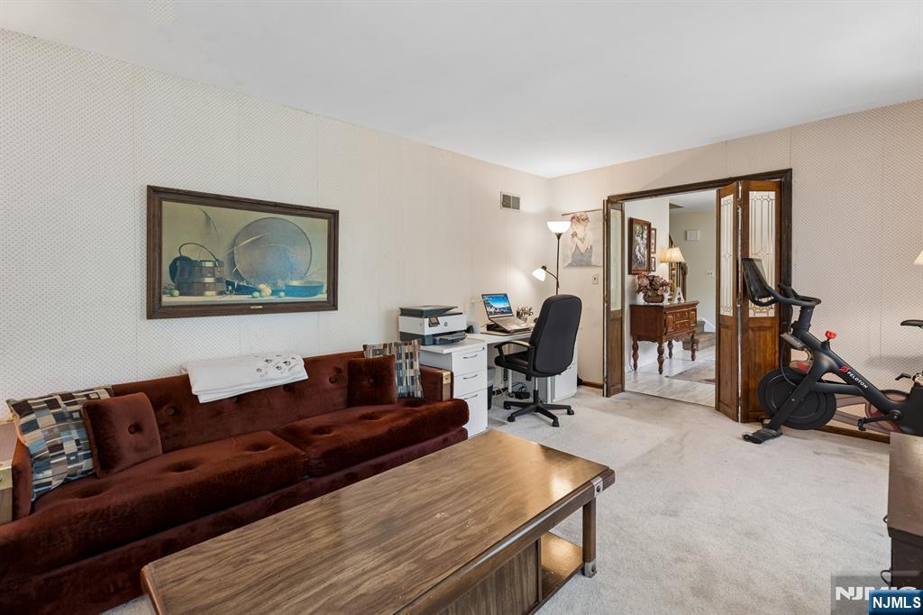 39 Robin Hood Way Wayne, NJ 07470 - Photo 17 of 36