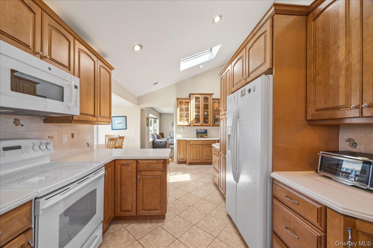 56 Haverford Road Hicksville, NY 11801 - Photo 13 of 37