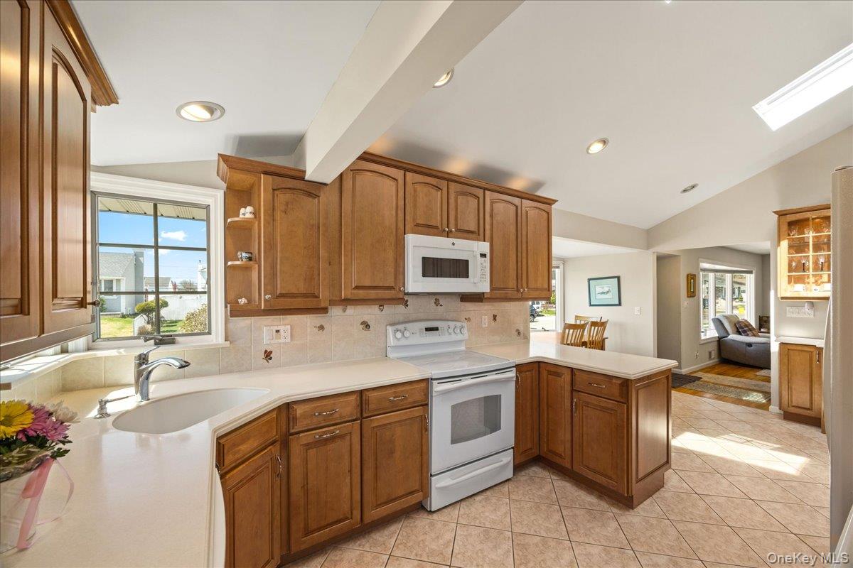 56 Haverford Road Hicksville, NY 11801 - Photo 14 of 37