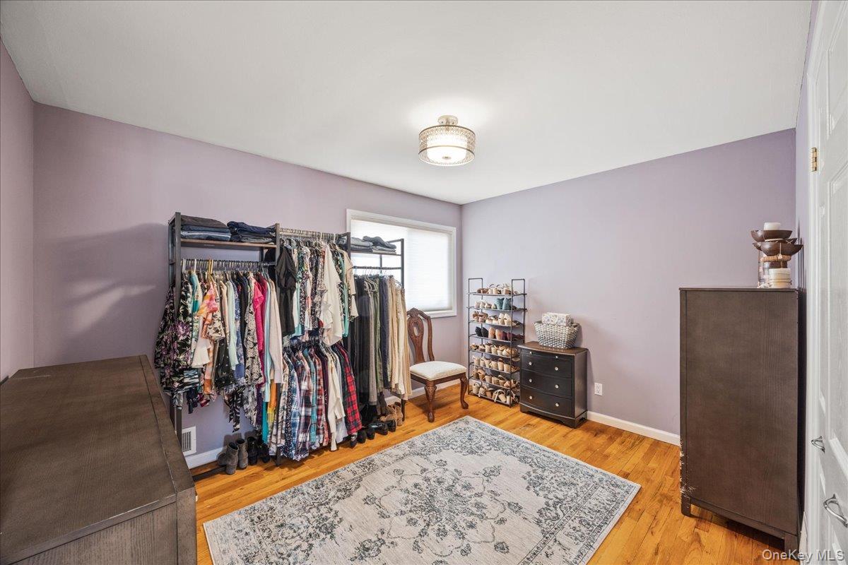 56 Haverford Road Hicksville, NY 11801 - Photo 16 of 37