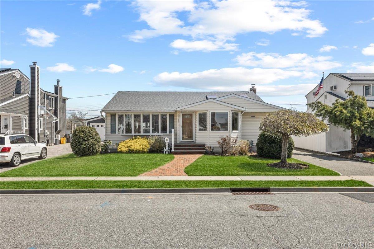 56 Haverford Road Hicksville, NY 11801 - Photo 2 of 37