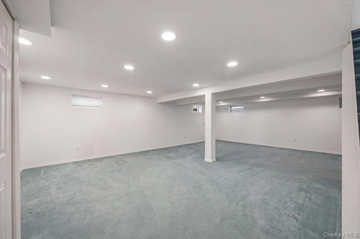 56 Haverford Road Hicksville, NY 11801 - Photo 26 of 37