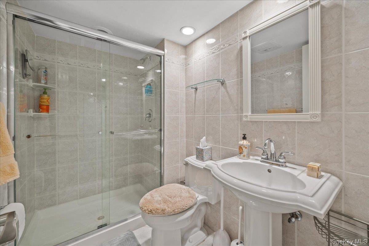 56 Haverford Road Hicksville, NY 11801 - Photo 28 of 37