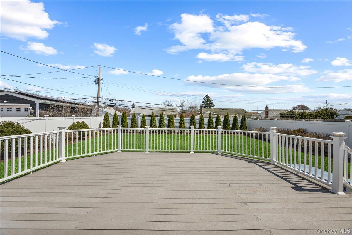 56 Haverford Road Hicksville, NY 11801 - Photo 32 of 37