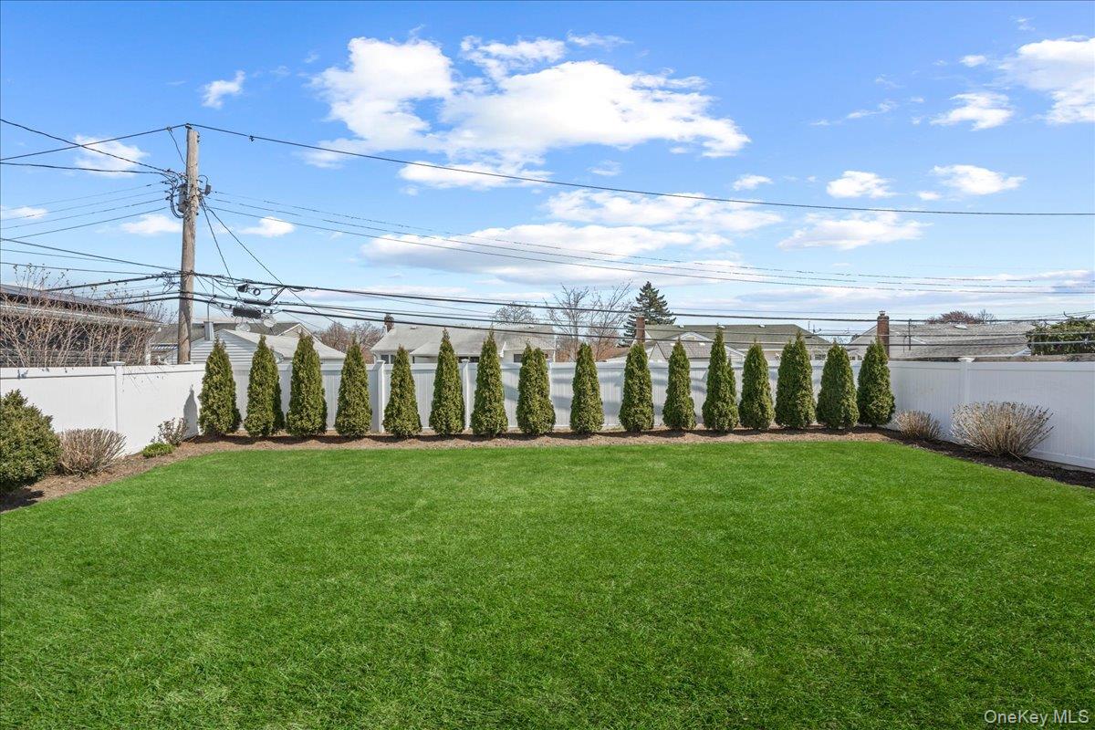 56 Haverford Road Hicksville, NY 11801 - Photo 33 of 37