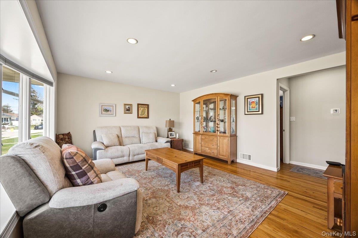 56 Haverford Road Hicksville, NY 11801 - Photo 6 of 37