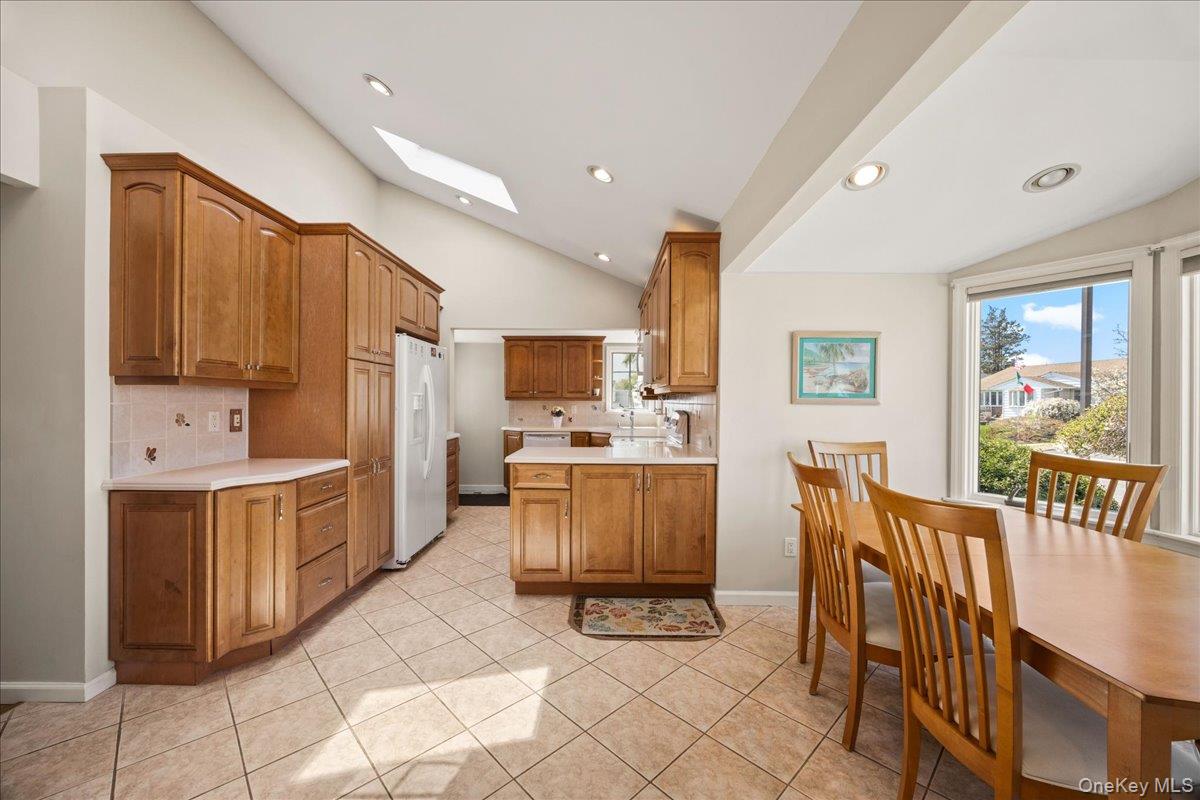 56 Haverford Road Hicksville, NY 11801 - Photo 9 of 37