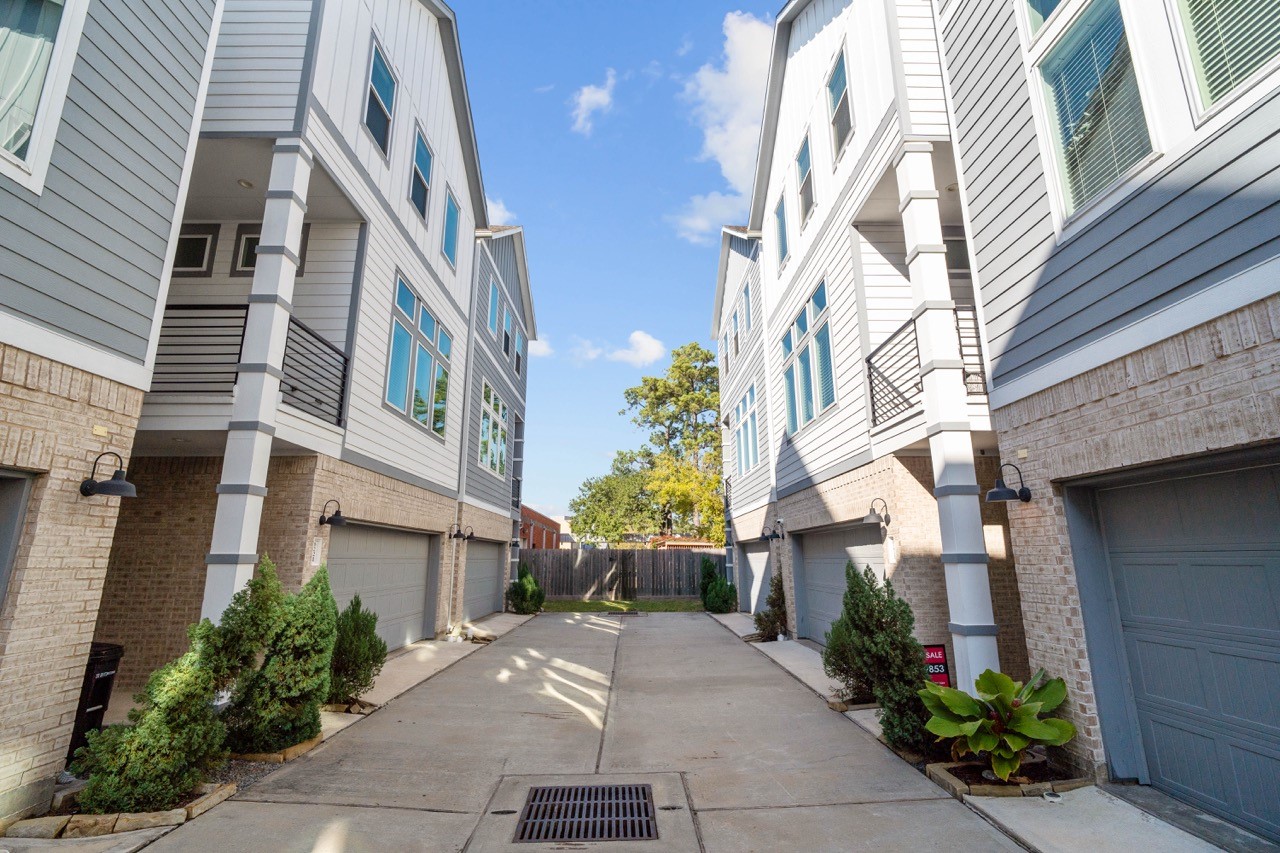 622 Janisch Road, Unit F Houston, TX 77018 - Photo 2 of 45