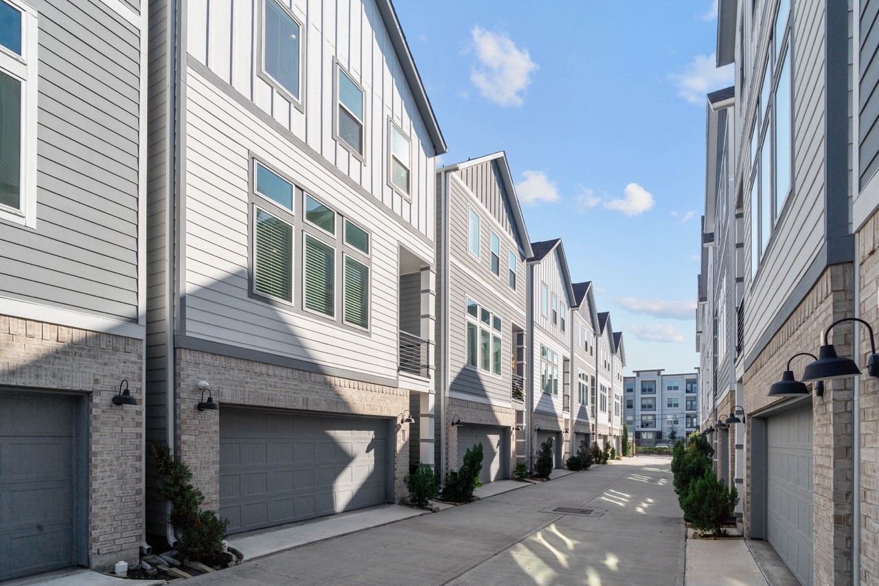 622 Janisch Road, Unit F Houston, TX 77018 - Photo 3 of 45