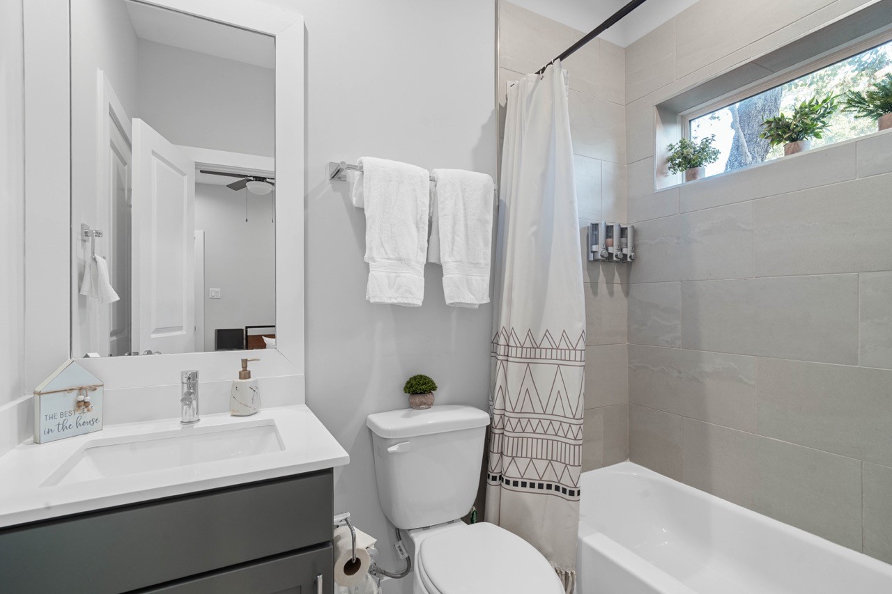 622 Janisch Road, Unit F Houston, TX 77018 - Photo 8 of 45