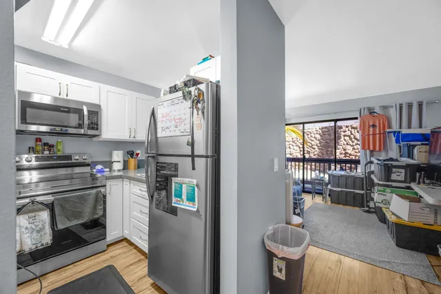 $325,000 | 3740 Lower Honoapiilani Road, Unit F106, Lahaina, HI 96761