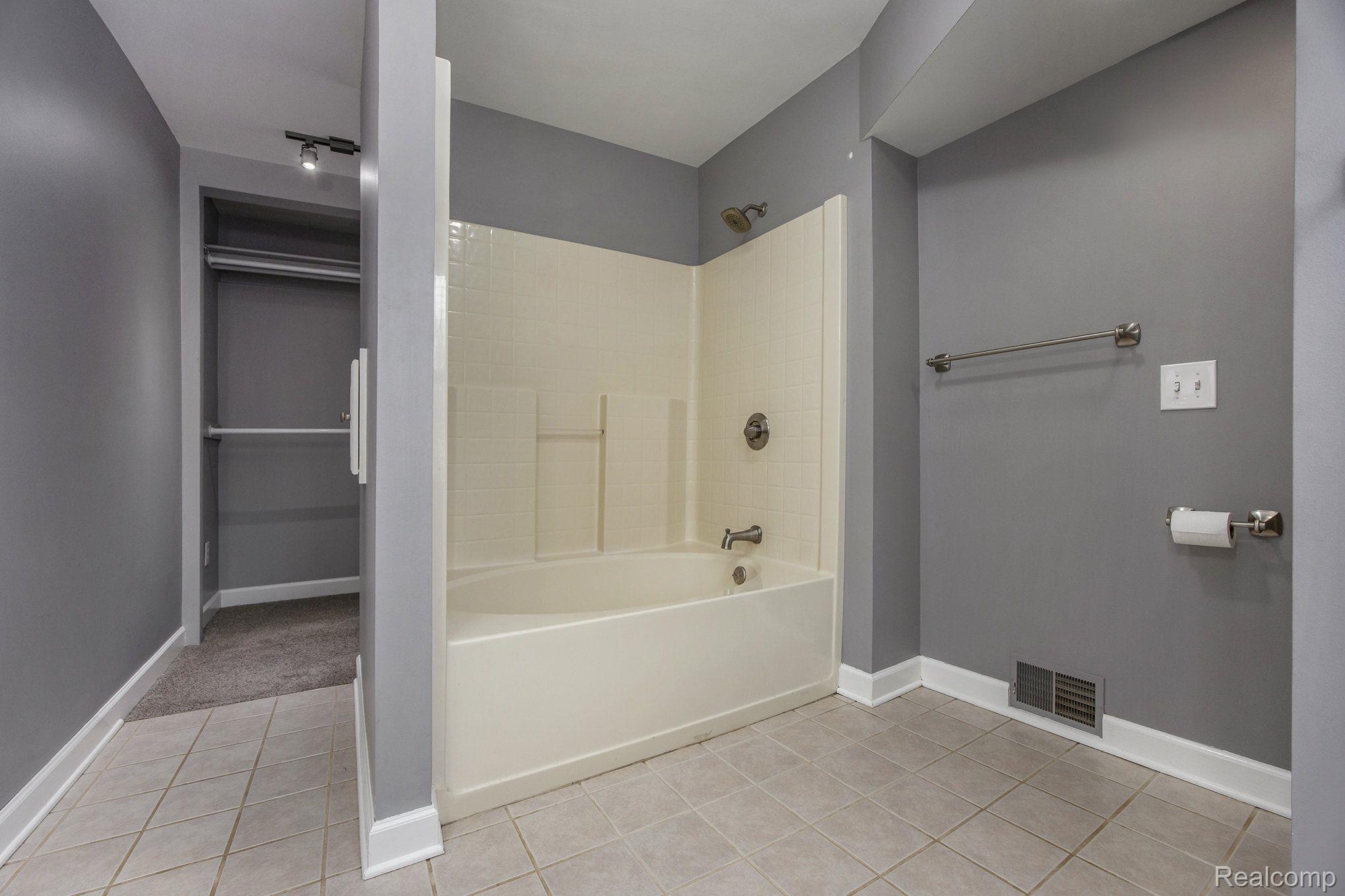 3720 Gregory Road Lake Orion, MI 48359 - Photo 25 of 49 Gallery Image 25