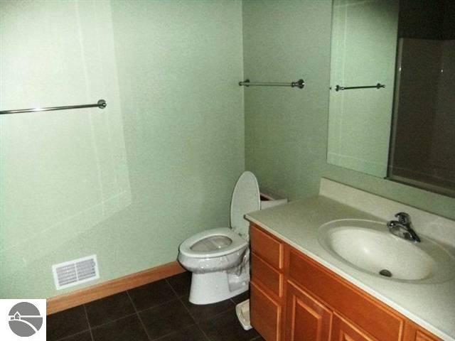1661 East Kasson Road Maple City, MI 49664 - Photo 19 of 25 1731281-18.JPG