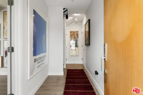 $5,995 | 1434 1/2 South Sycamore Avenue, Los Angeles, CA 90019