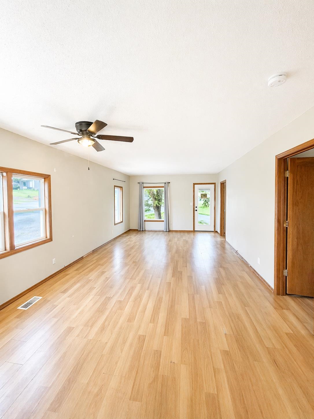 204 Howard Street Tekoa, WA 99033 - Photo 3 of 14