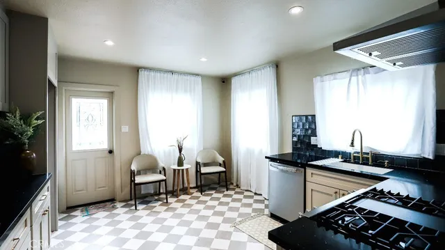 $725,000 | 6764 Lemon Avenue, Long Beach, CA 90805