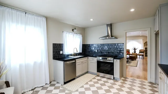 $725,000 | 6764 Lemon Avenue, Long Beach, CA 90805