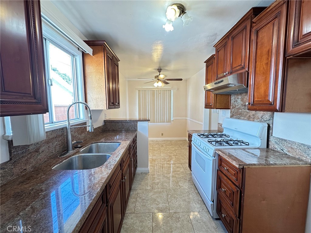 12214 Cambrian Court Artesia, CA 90701 - Photo 6 of 14 Kitchen