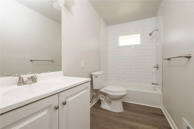 $2,215 | 6924 Northwest Pleasant View Court, Kansas City, MO 64152