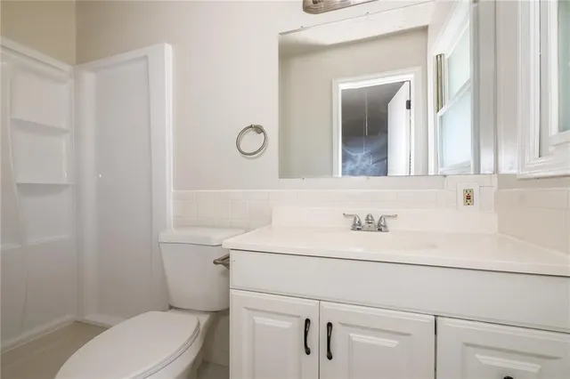 $2,215 | 6924 Northwest Pleasant View Court, Kansas City, MO 64152