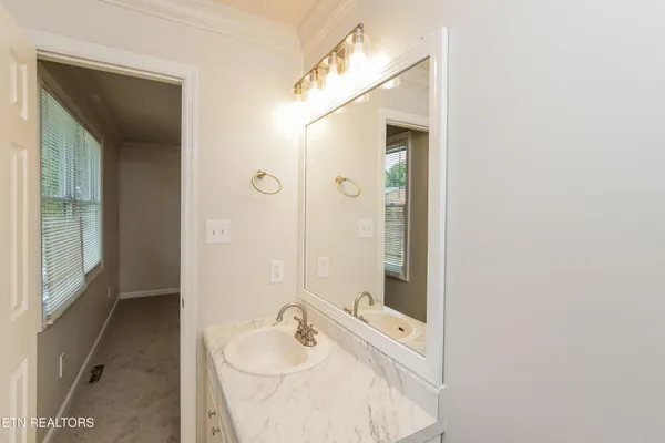 $1,995 | 2823 Ithaca Drive Northeast, Knoxville, TN 37918