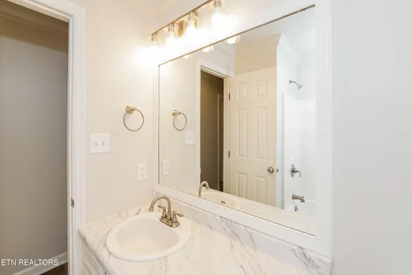 $1,995 | 2823 Ithaca Drive Northeast, Knoxville, TN 37918