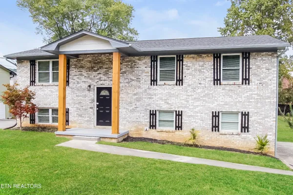 $1,995 | 2823 Ithaca Drive Northeast, Knoxville, TN 37918