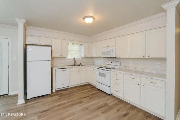 $1,995 | 2823 Ithaca Drive Northeast, Knoxville, TN 37918