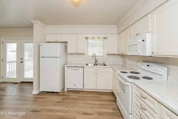 $1,995 | 2823 Ithaca Drive Northeast, Knoxville, TN 37918