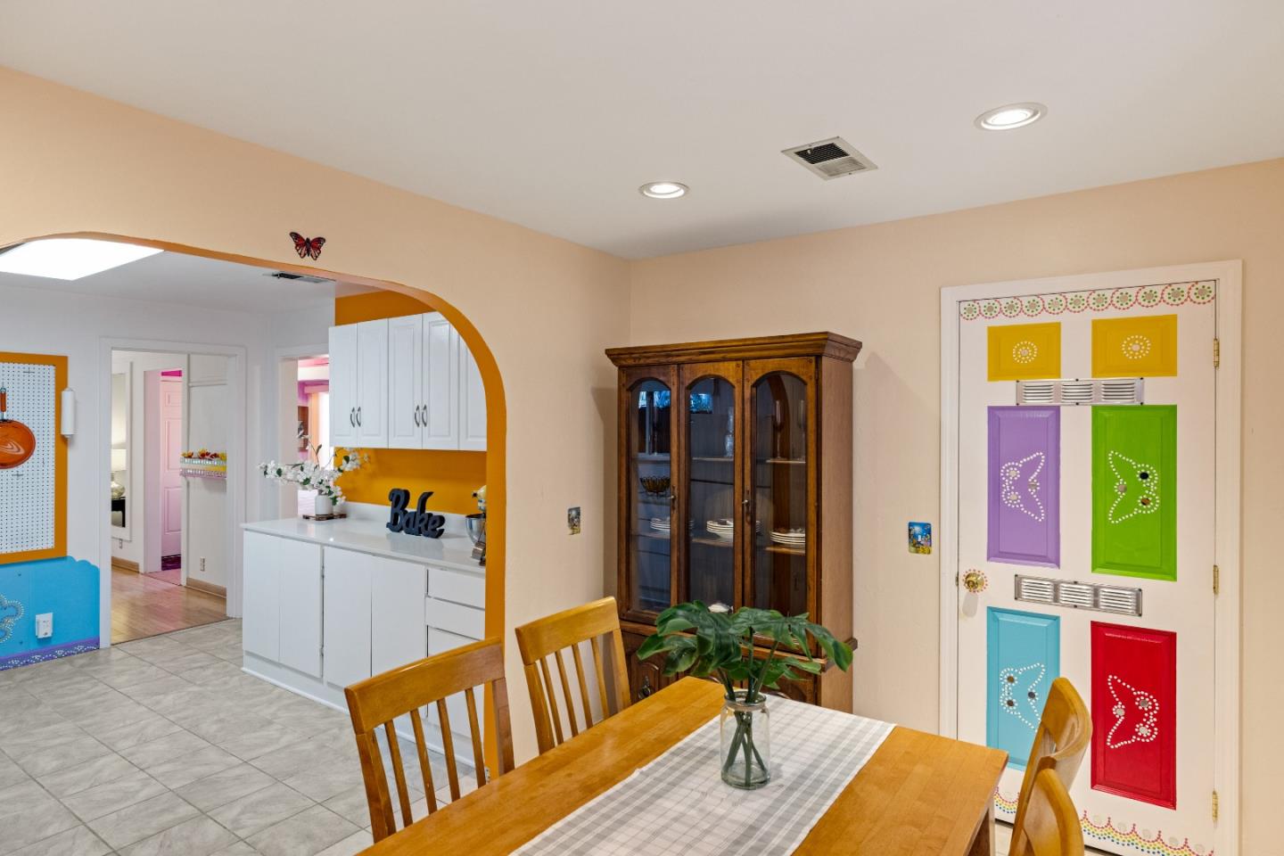 309 9th Street Pacific Grove, CA 93950 - Photo 28 of 36 a living room with furniture