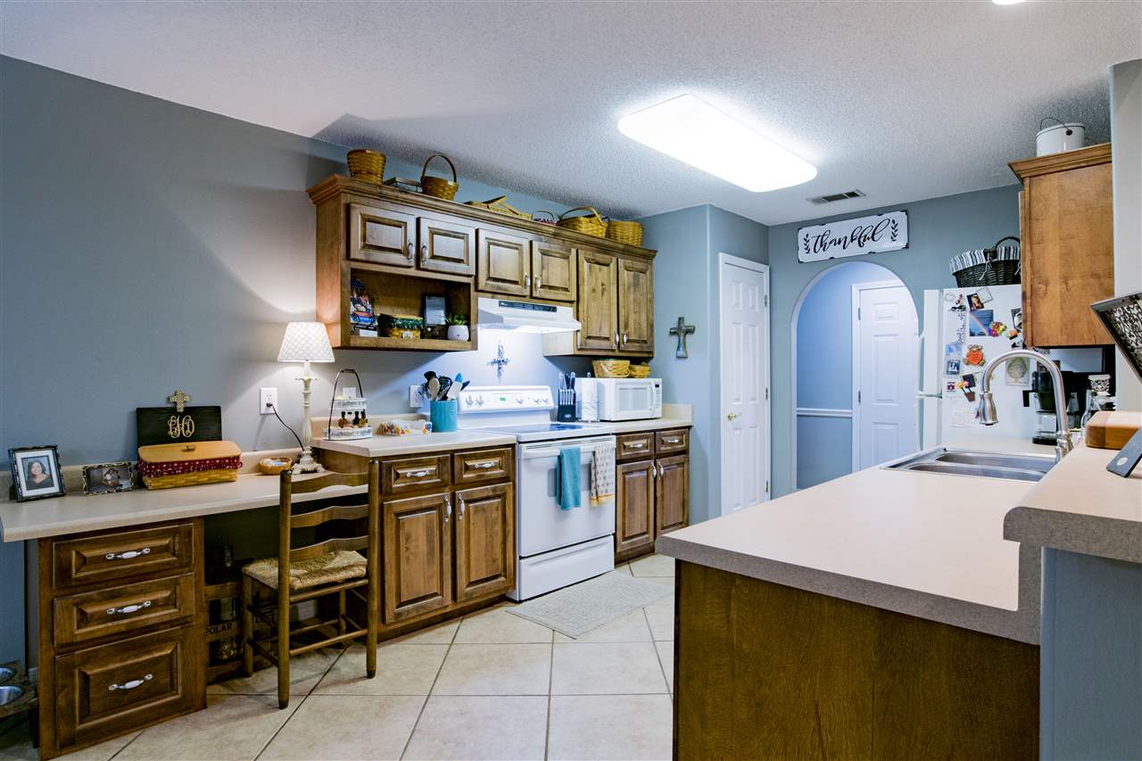 11108 Starling Court Lillian, AL 36549 - Photo 10 of 24 Kitchen