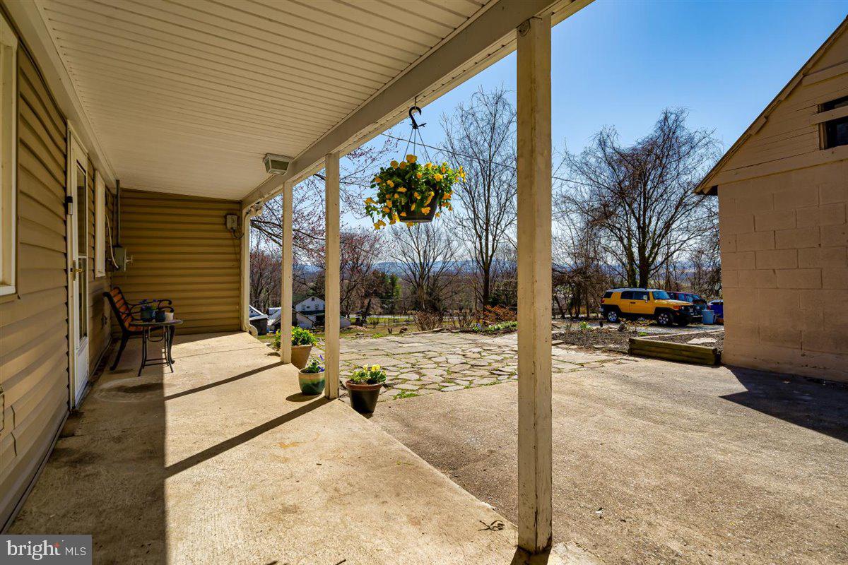 Front porch and patio space