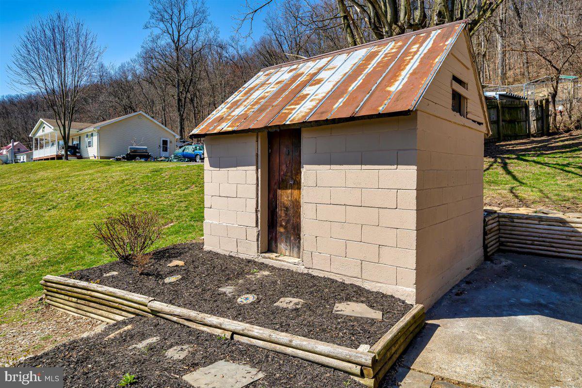 1060 Arnoldtown Road Middletown, MD 21769 - Photo 10 of 69 Smaller of the two outbuildings