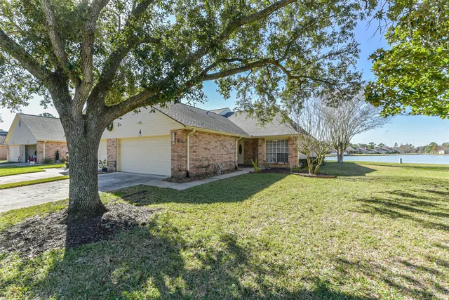 $270,000 | 3013 Flower Field Lane, Unit 4, Pearland, TX 77584