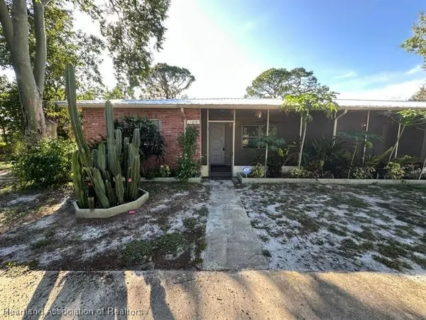 $1,350 | 108 Atlas Court Northwest, Lake Placid, FL 33852