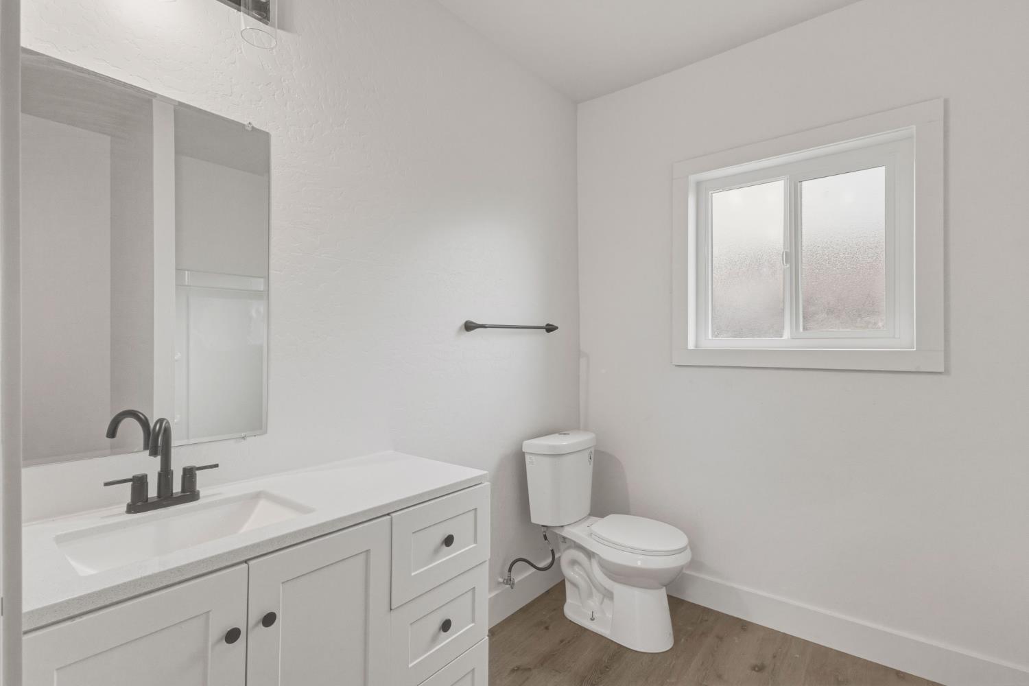 1127 J Street Reedley, CA 93654 - Photo 11 of 25